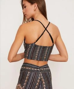 Wolven Zephyr Keyhole Top