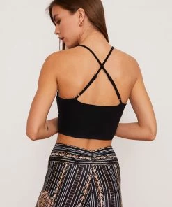 Wolven Zephyr Keyhole Top 6 Wolven Zephyr Keyhole Top